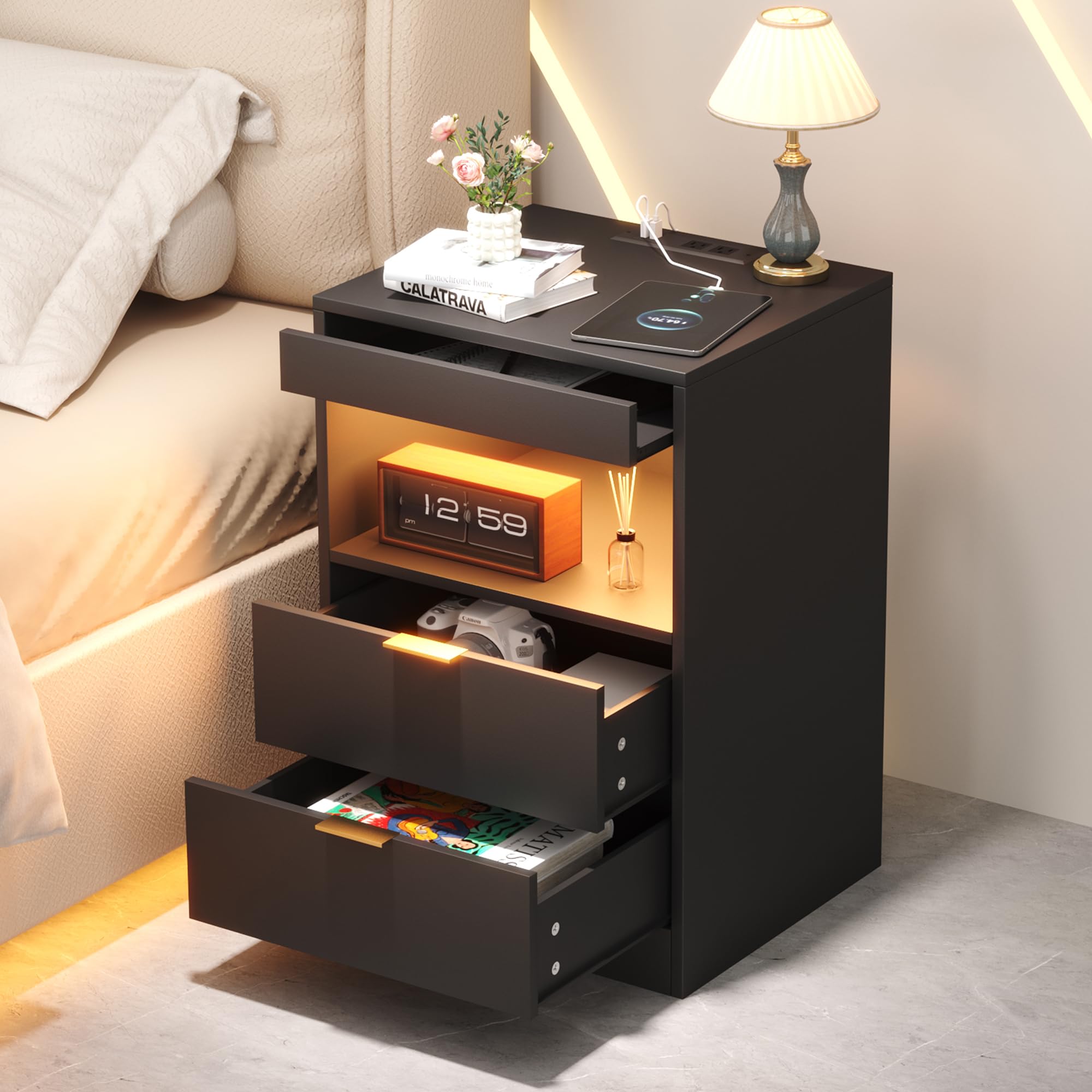 Yusong Night Stand USB-C charging station keeps devices within reach.