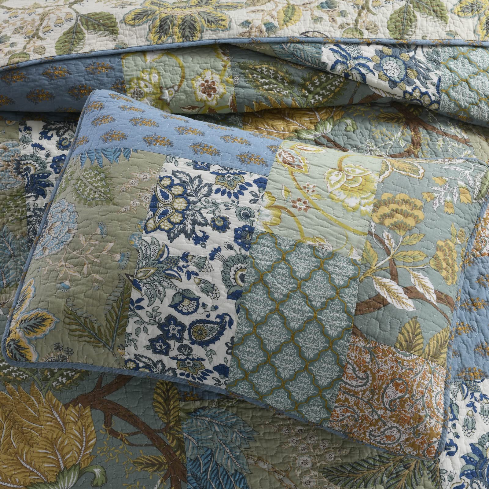 Yvooxny quilt with two pillowcases complete bed set for easy styling