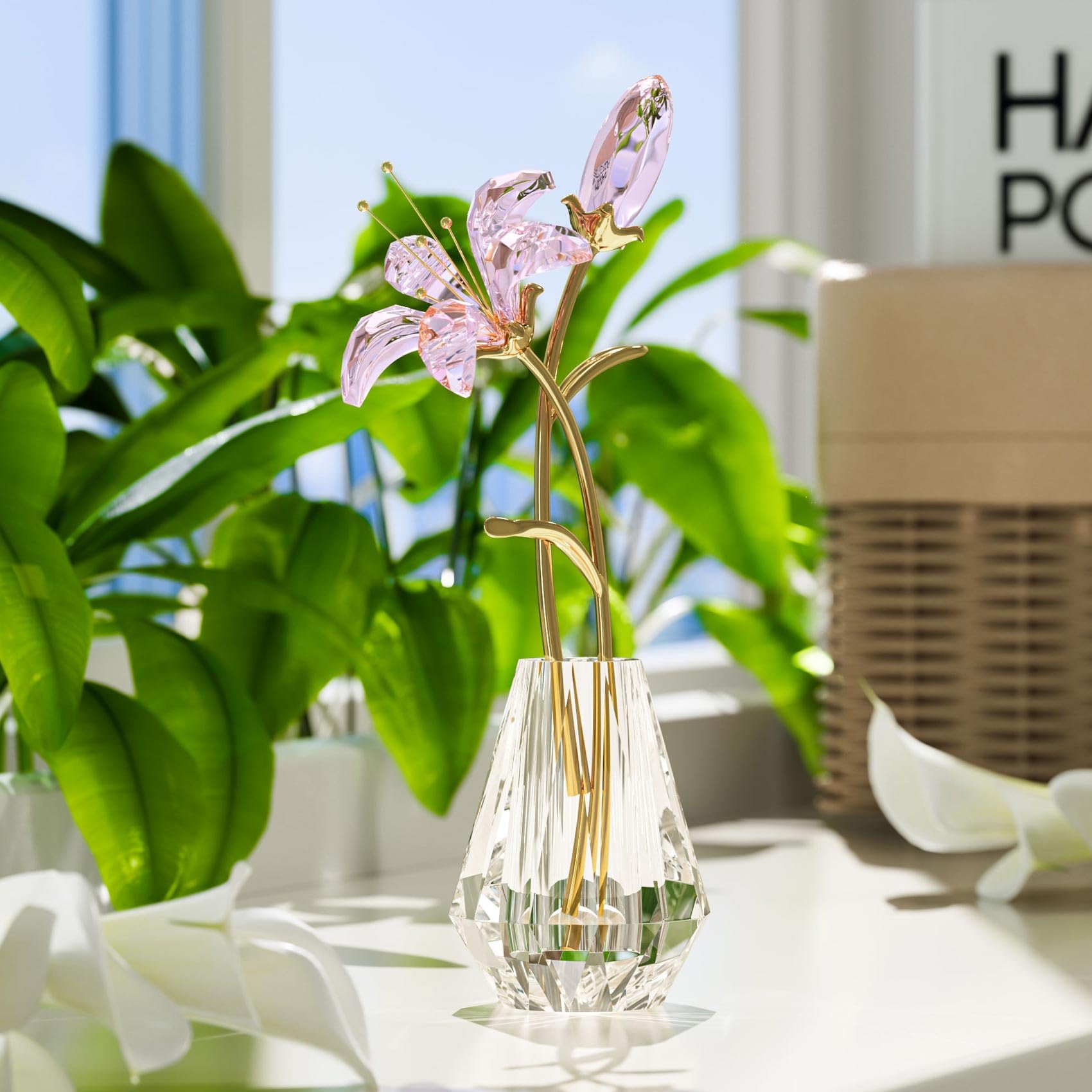 YWHL Crystal Lily dining table centerpiece reflects light for intimate gatherings.