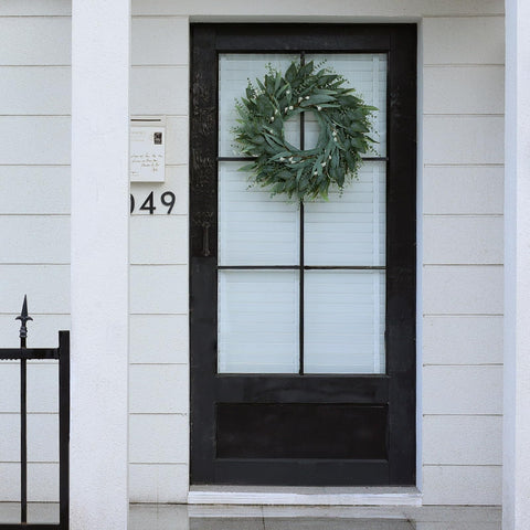 YXZZWL outdoor wreath resists wind and weather for outdoor use.