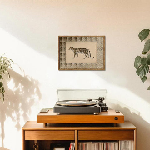 YYNISPIN cheetah safari wall decor emphasizes neutral tones for versatile spaces.
