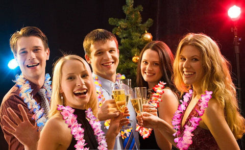 Yzoe Gzroe 100-count leis pair with tropical outfits.