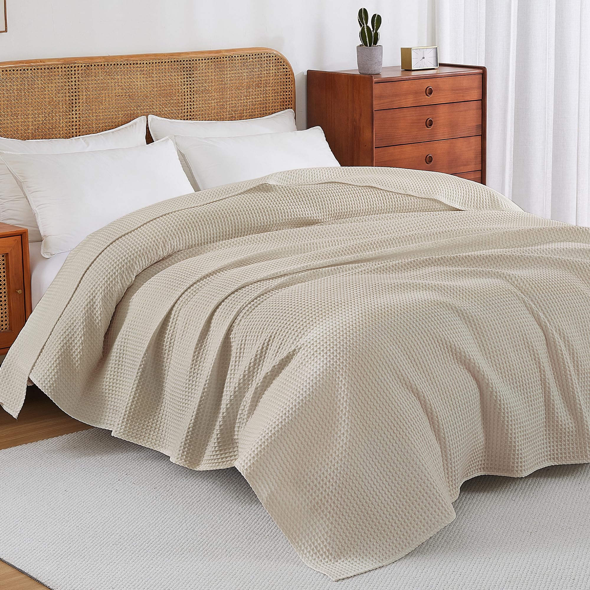 Zaizaihome waffle throw close-up reveals breathable cotton weave for all-season comfort.