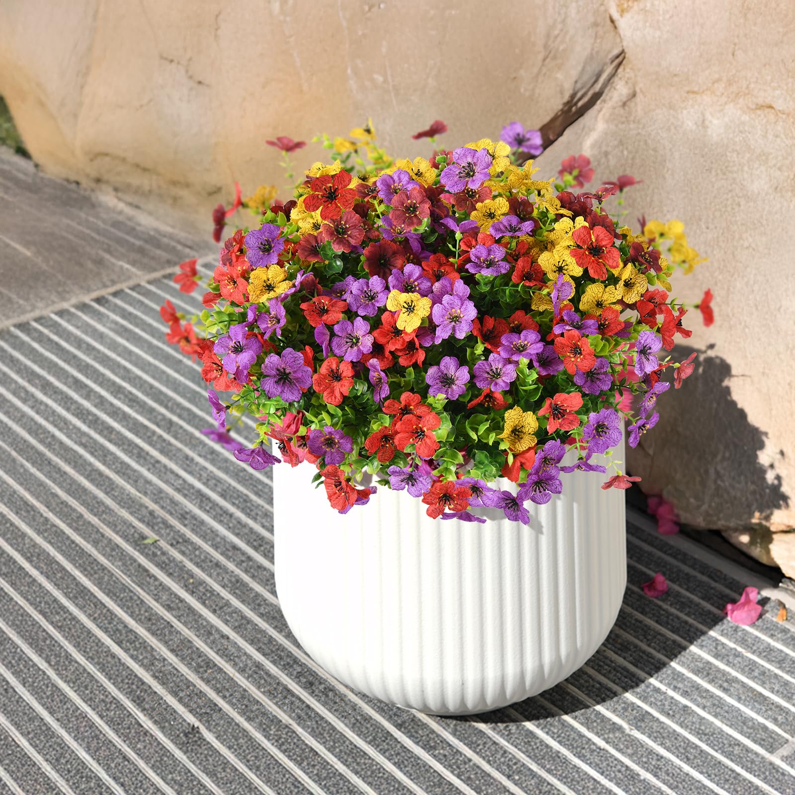 No-maintenance design of ZFProcess blooms ideal for balconies and porches.