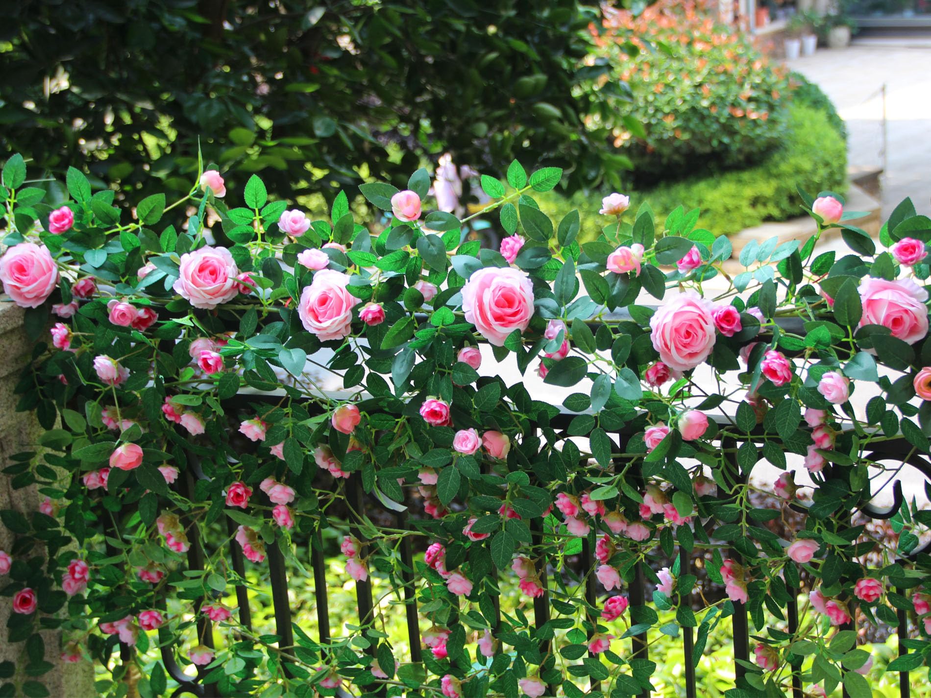 Zhixinyue handmade silk roses add realistic charm to indoor displays.
