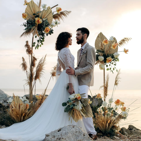 ZhouBoat dried reed grass provides versatile bouquet filler.