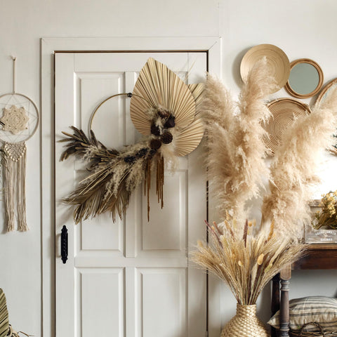 ZhouBoat white pampas grass enhances bright, modern centerpieces.