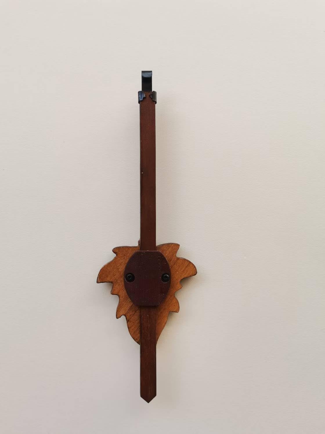 ZHUXINLI wooden construction offers warm, timeless clock aesthetics.