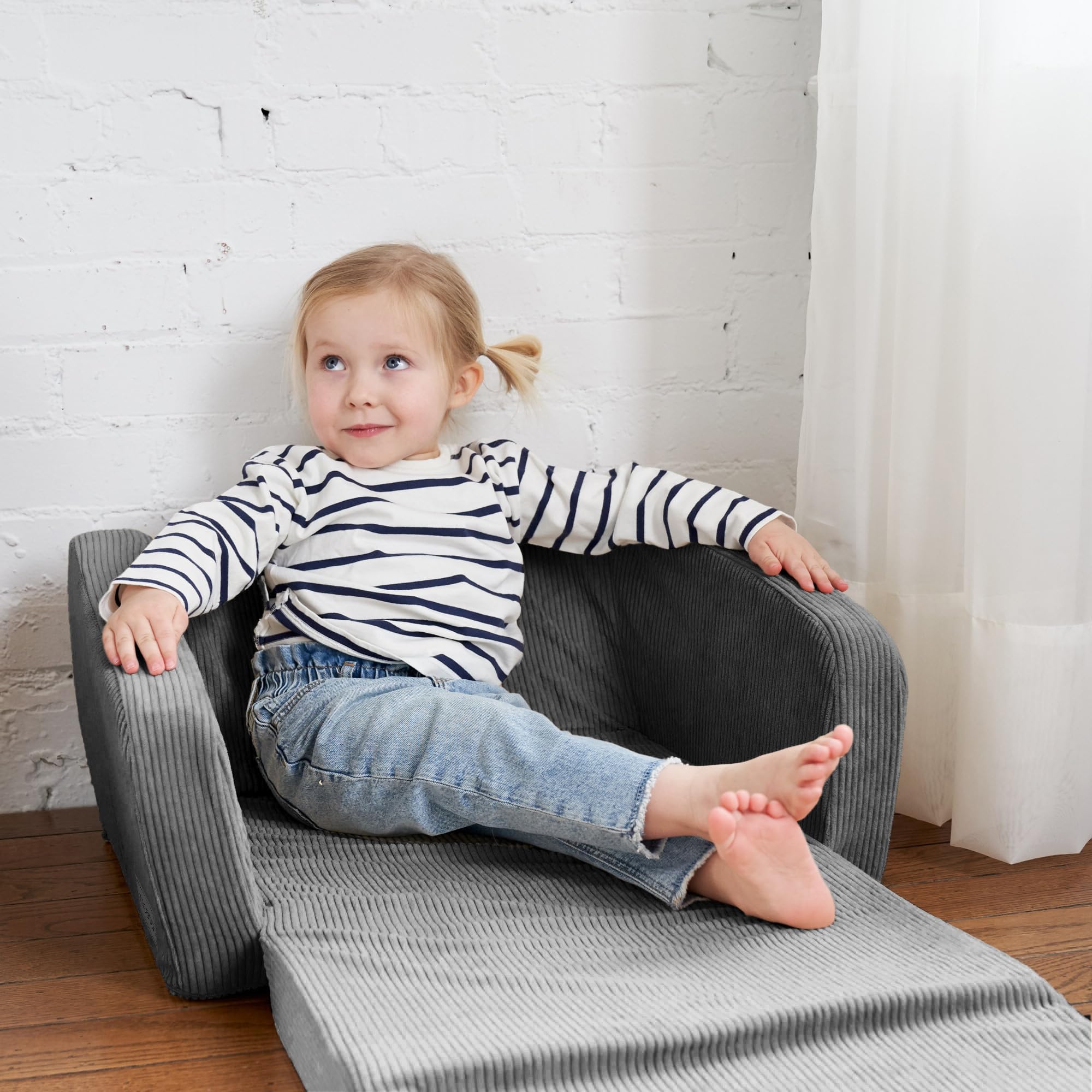 ZICOTO comfy kids chair 2in1-lounger – converts to a soft lounge.