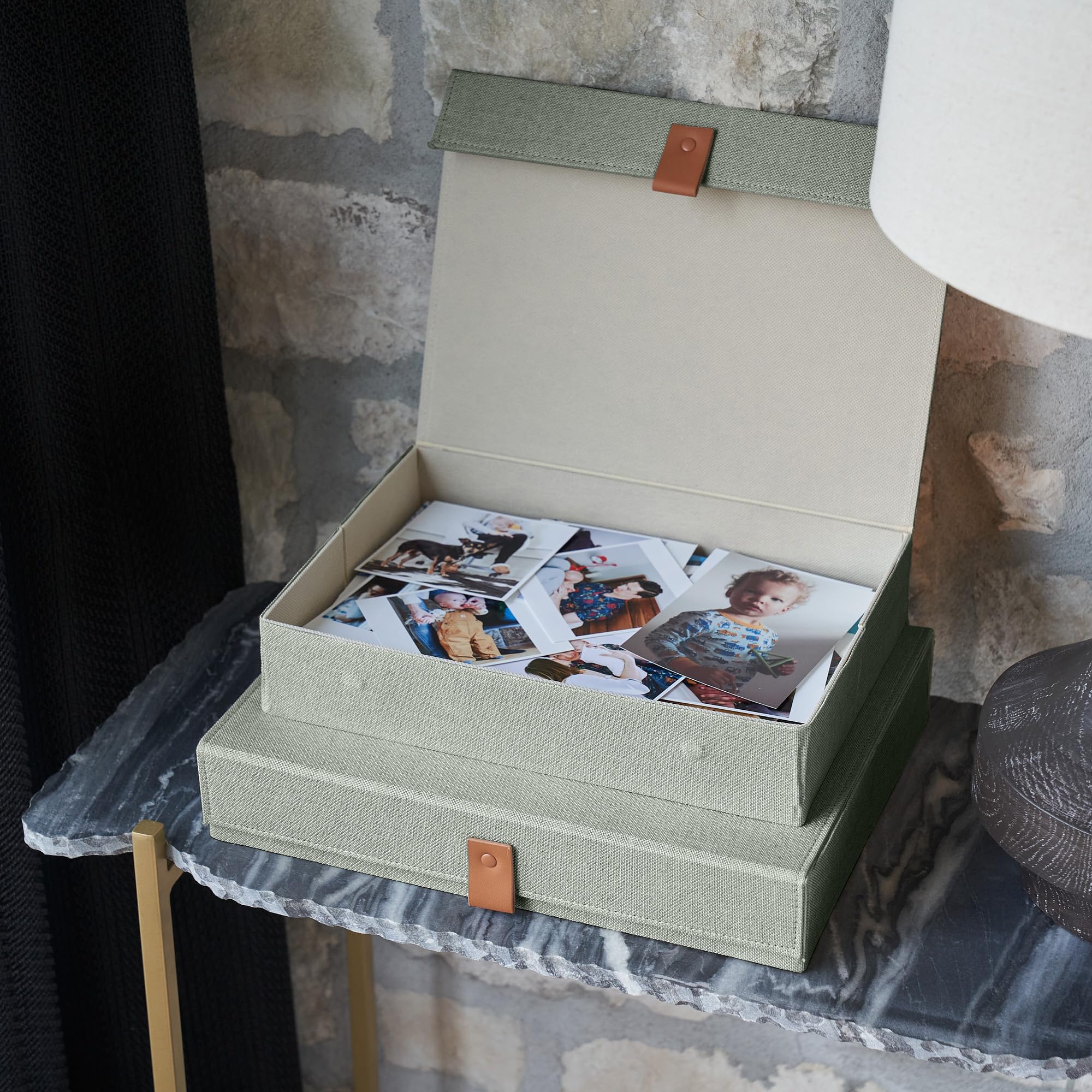 ZICOTO photo box lid protects contents from dust
