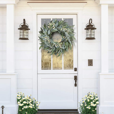 Zmtyykh built-in vine loop makes hanging easy on any door.
