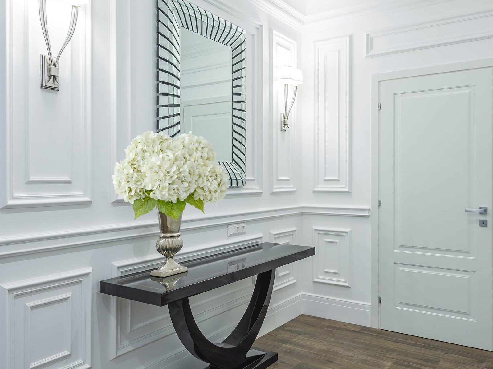 ZYTUYO ivory white hydrangea in a tall vase arrangement for display