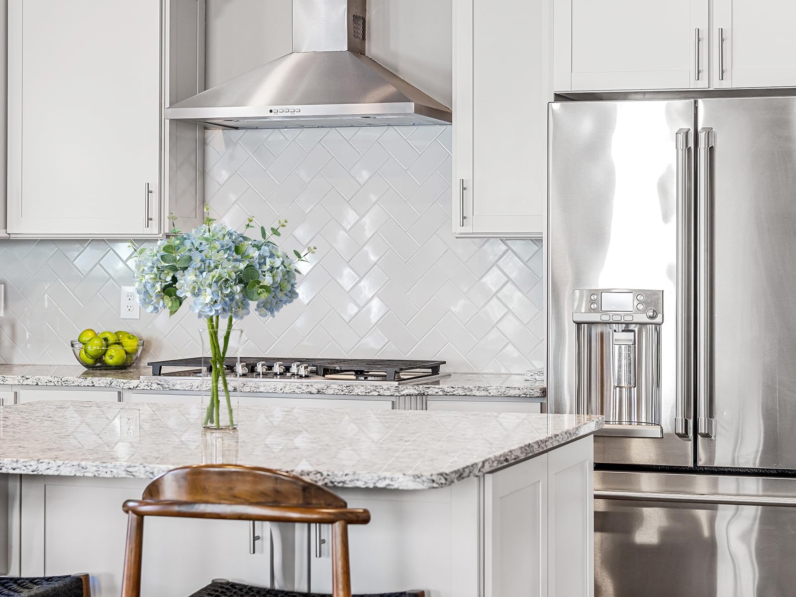 ZYTUYO washable latex blend remains vibrant after water spray.