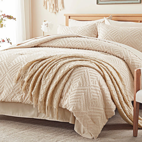 Zzlpp Queen beige fabric feels soft and breathable for year-round warmth.
